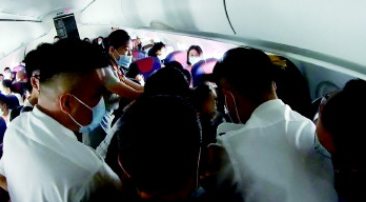 暖心！旅客突发急症不停抽搐 航班空中急返航